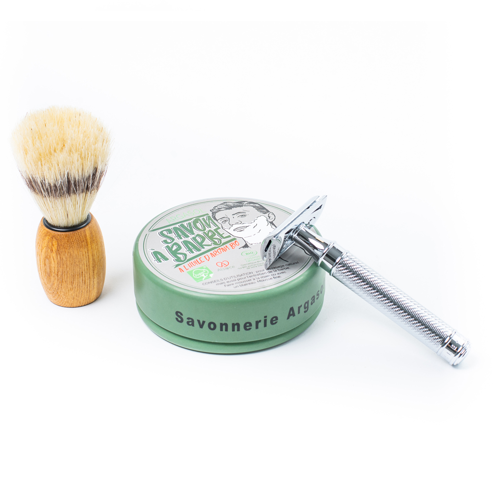 Ensemble rasoir, savon à barbe et blaireau